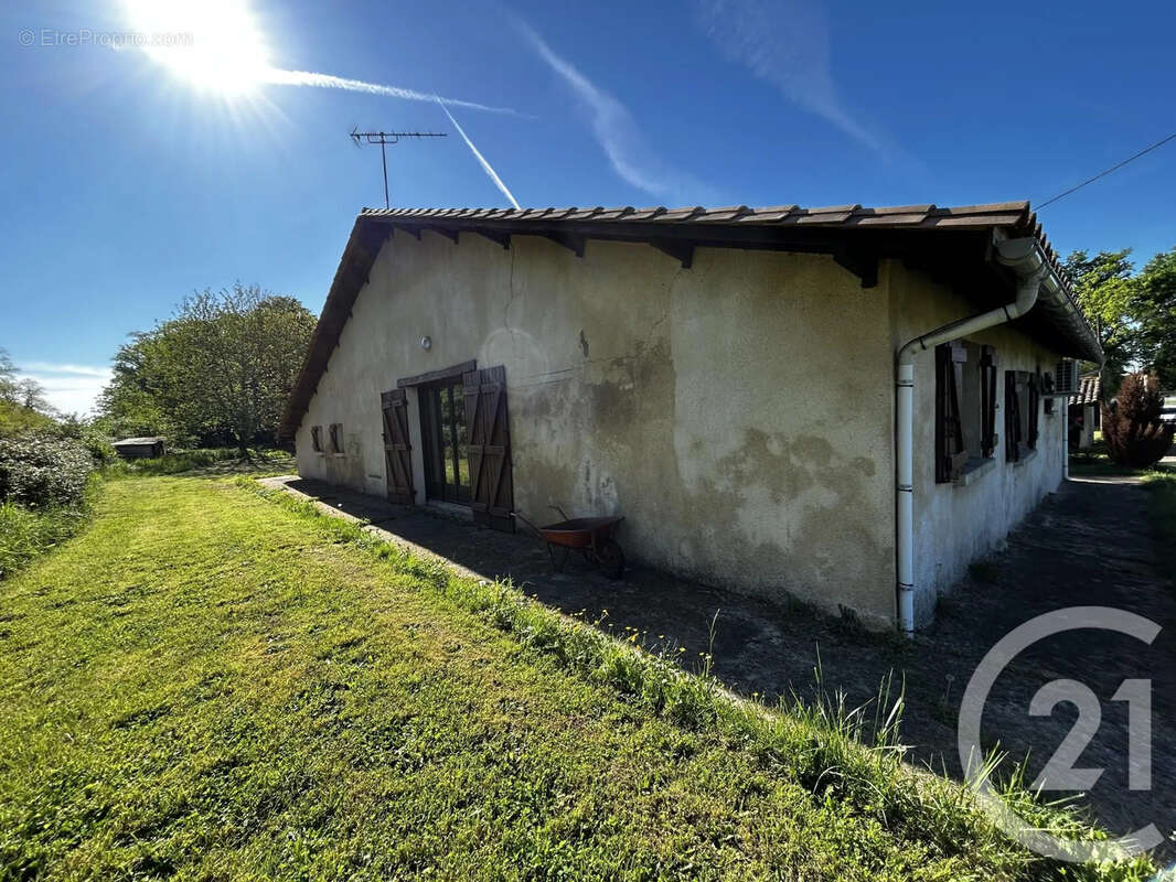Maison 190 m² à Coutras  - photo 18