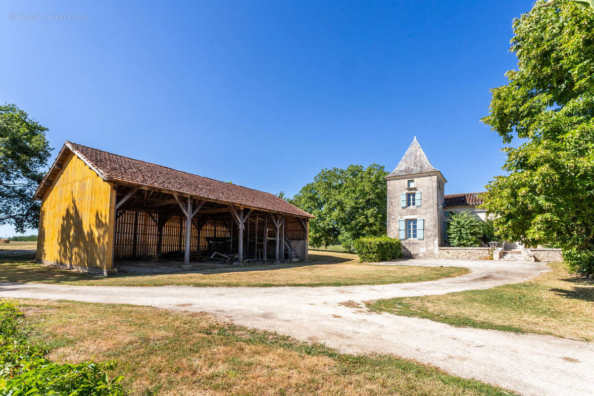 Maison de campagne avec piscine et grange - photo 5