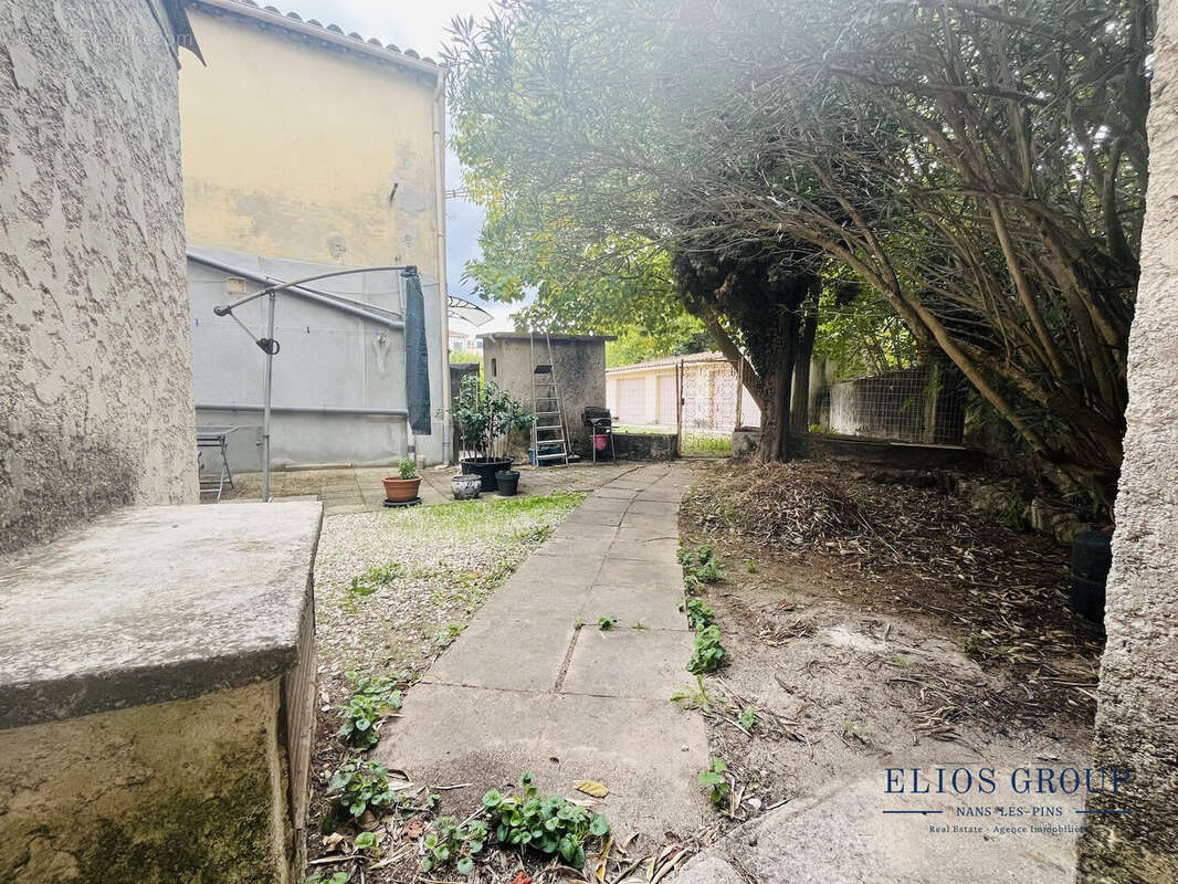 Commerce à SAINT-ZACHARIE