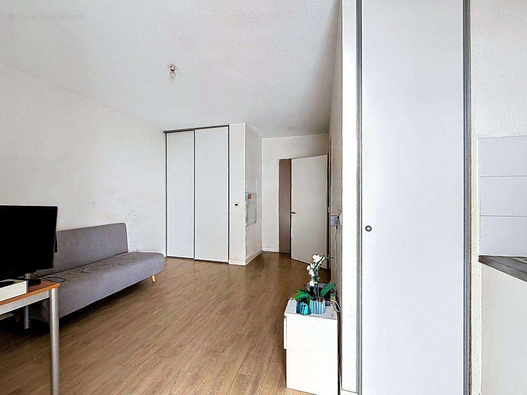 Appartement À Vendre : Investissement locatif – proche Vieux-Port La Rochelle - photo 2