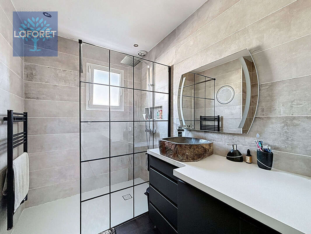 Maison à SAINT-GENIS-LAVAL