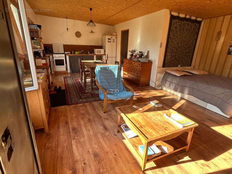 Propriété de charme sur 2 300 m² de terrain arboré sans vis-à-vis offrant calme espace et potentiel exceptionnel CHAMPCEVRAIS (8 - photo 10