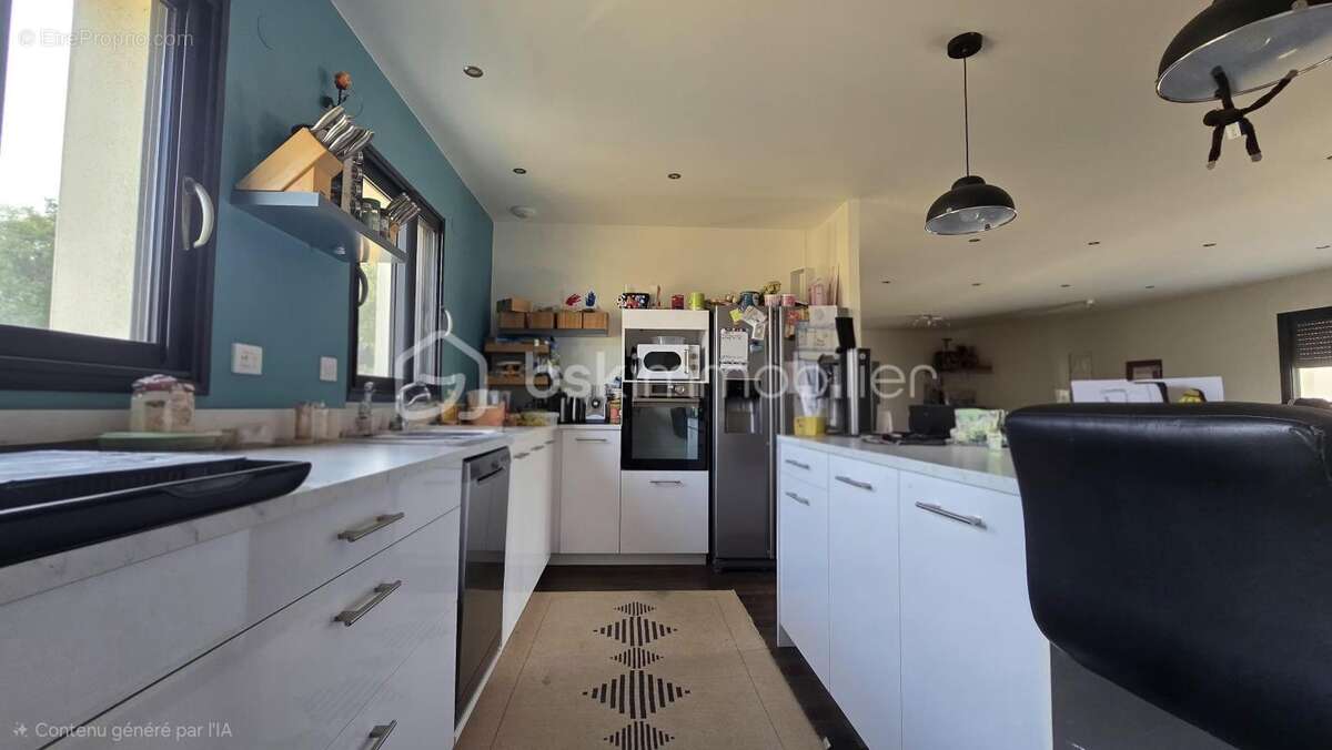 Maison spacieuse de 2019, lumineuse, quatre chambres, bureau, garage, grand terrain agricole - photo 3