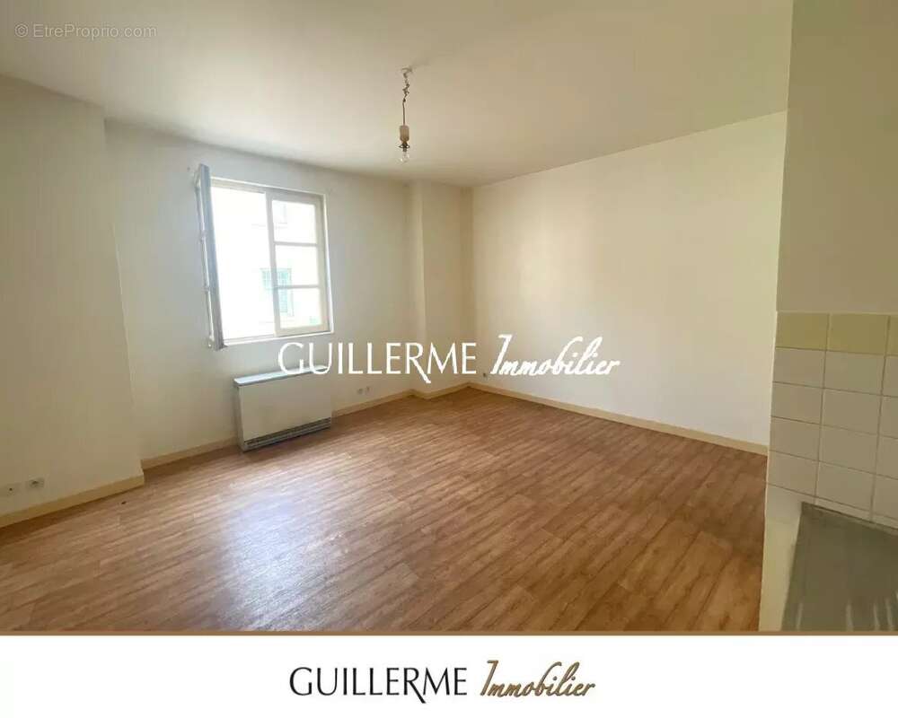 Appartement à SALORNAY-SUR-GUYE