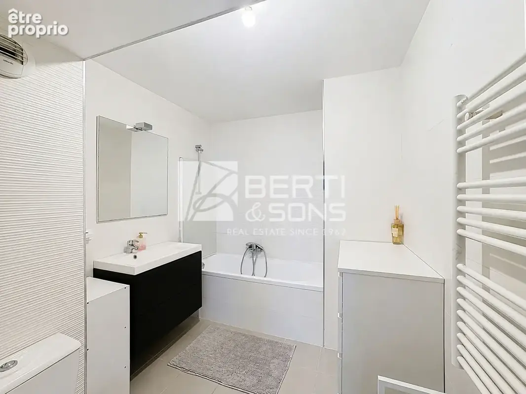Mandelieu centre - appartement dans residence recente - parfait etat - climatisation - garage ferme. - photo 5