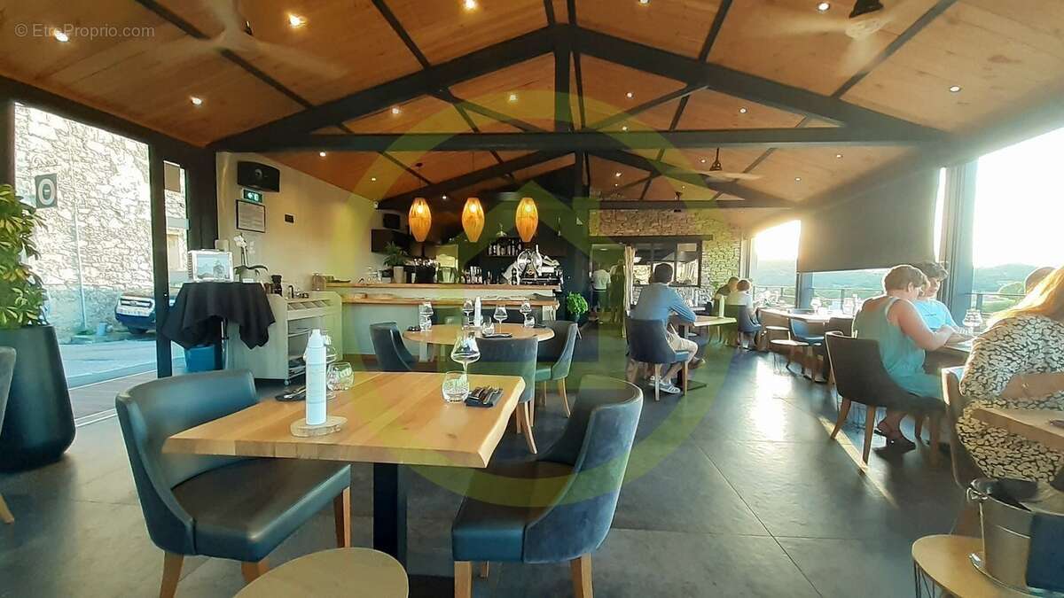 Commerce à VAISON-LA-ROMAINE