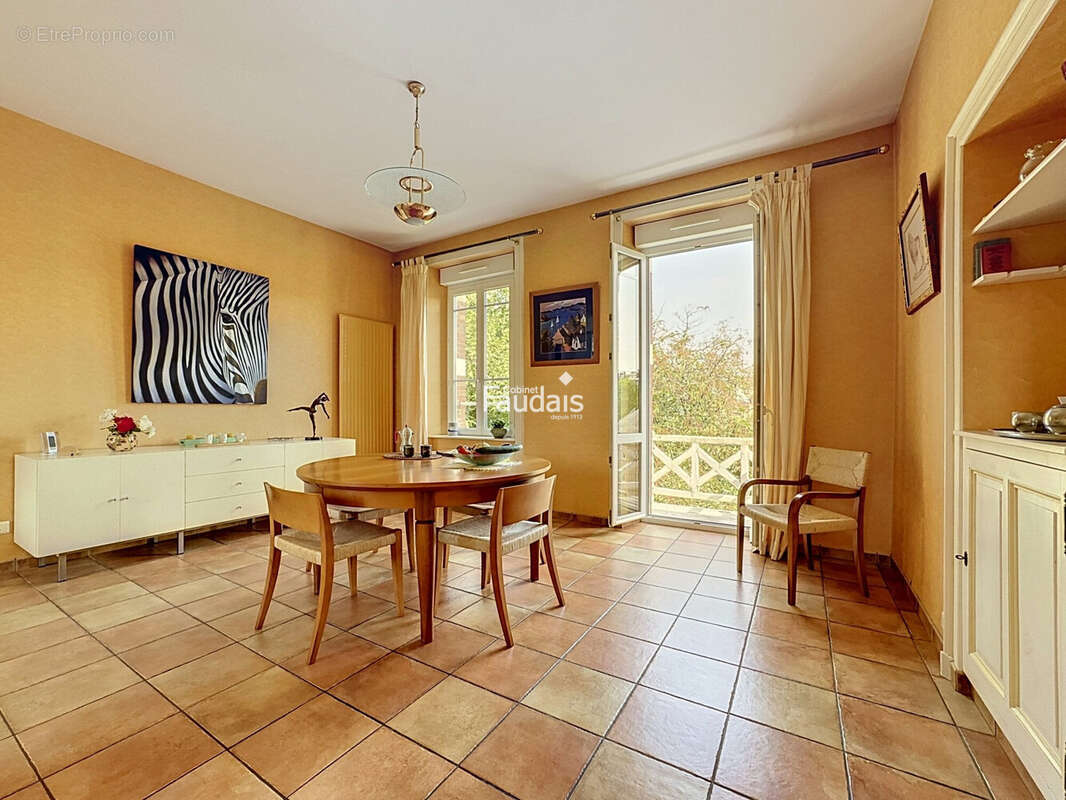 Maison 183 m² à Saint-Lo  - photo 5