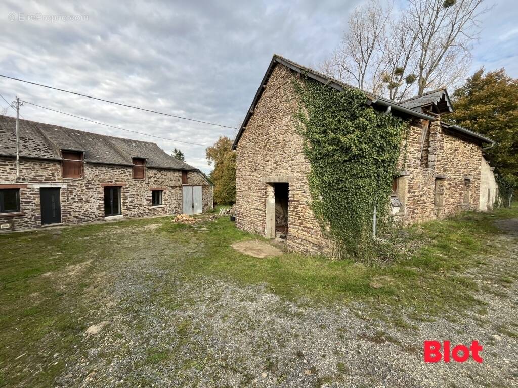 Maison à SAINT-THURIAL