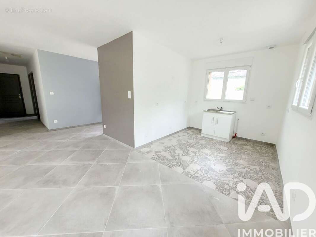 Maison 100 m² à Courtacon  - photo 5