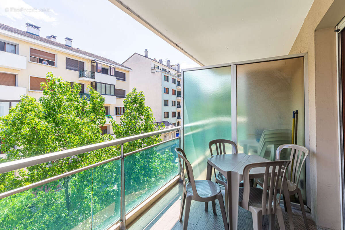 Agence immobiliere laforet - exclusivite - "tulipe" - annecy - hyper-centre - appartement t2 de 42,55m² - balcon - cave - photo 5
