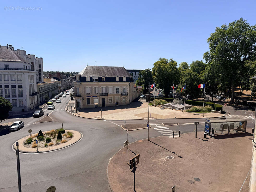 Nevers plein centre ville, vue place Carnot !!! Appartement de 3 pces avec parking et ascenseur - photo 3
