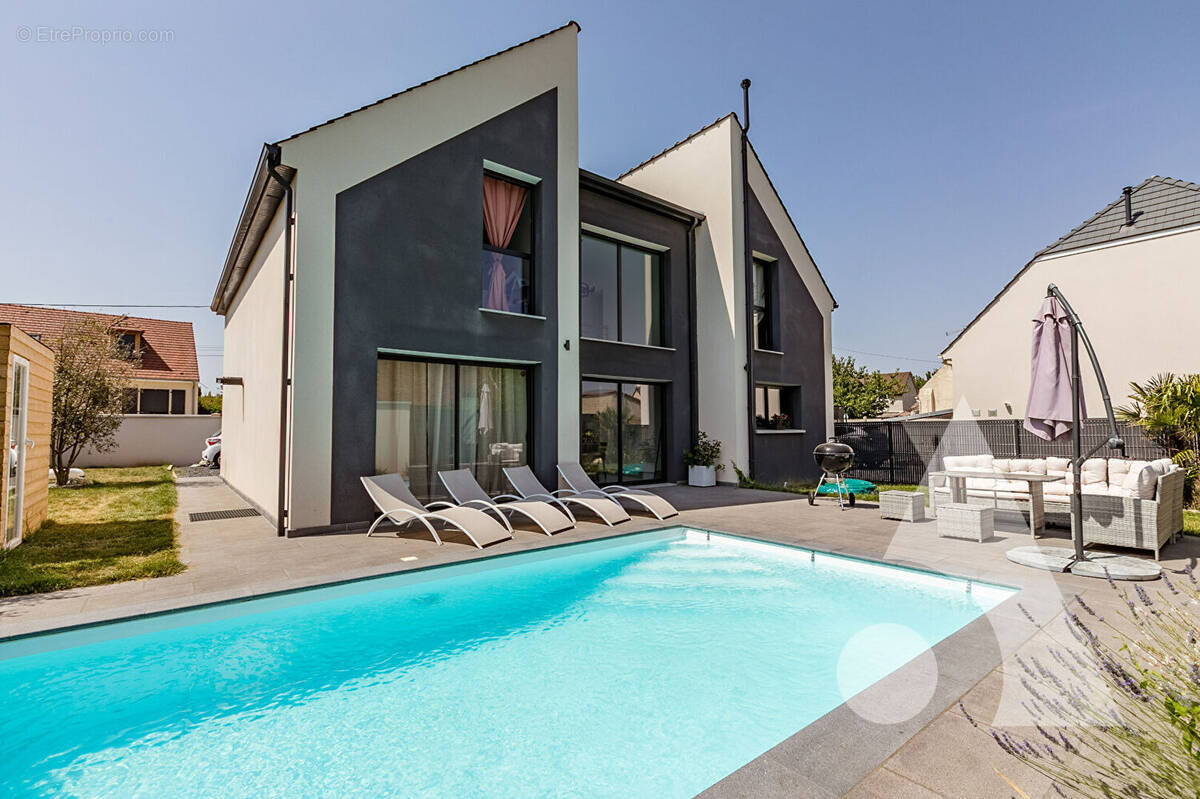 Maison 6 pièces 129 m² · à Estrees-Saint-Denis · 129 m² · 399 000 €