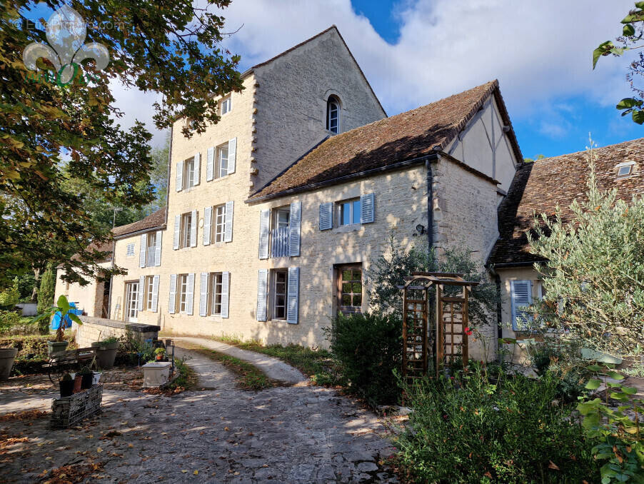 Maison à LEVERNOIS