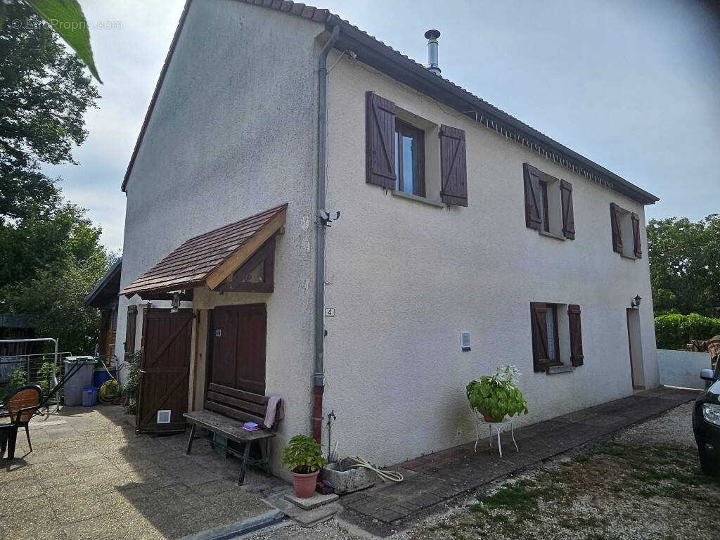 Maison à TROCHERES