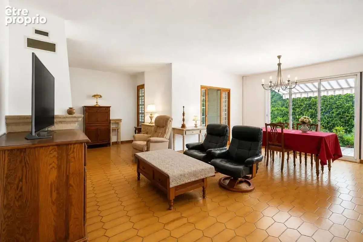 Maison de 5 pièces de 223 m² à Ligny-le-Ribault - photo 3