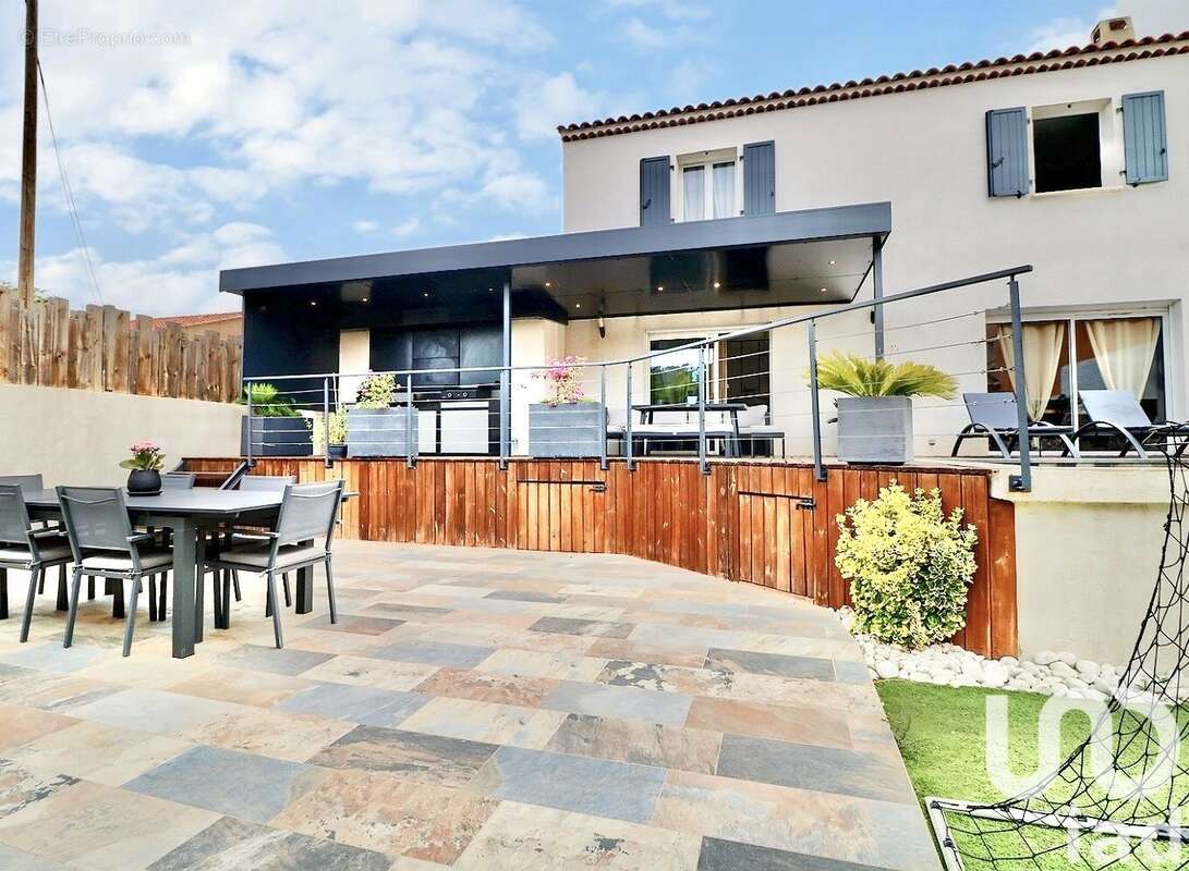 Photo 2 - Maison à LE CASTELLET