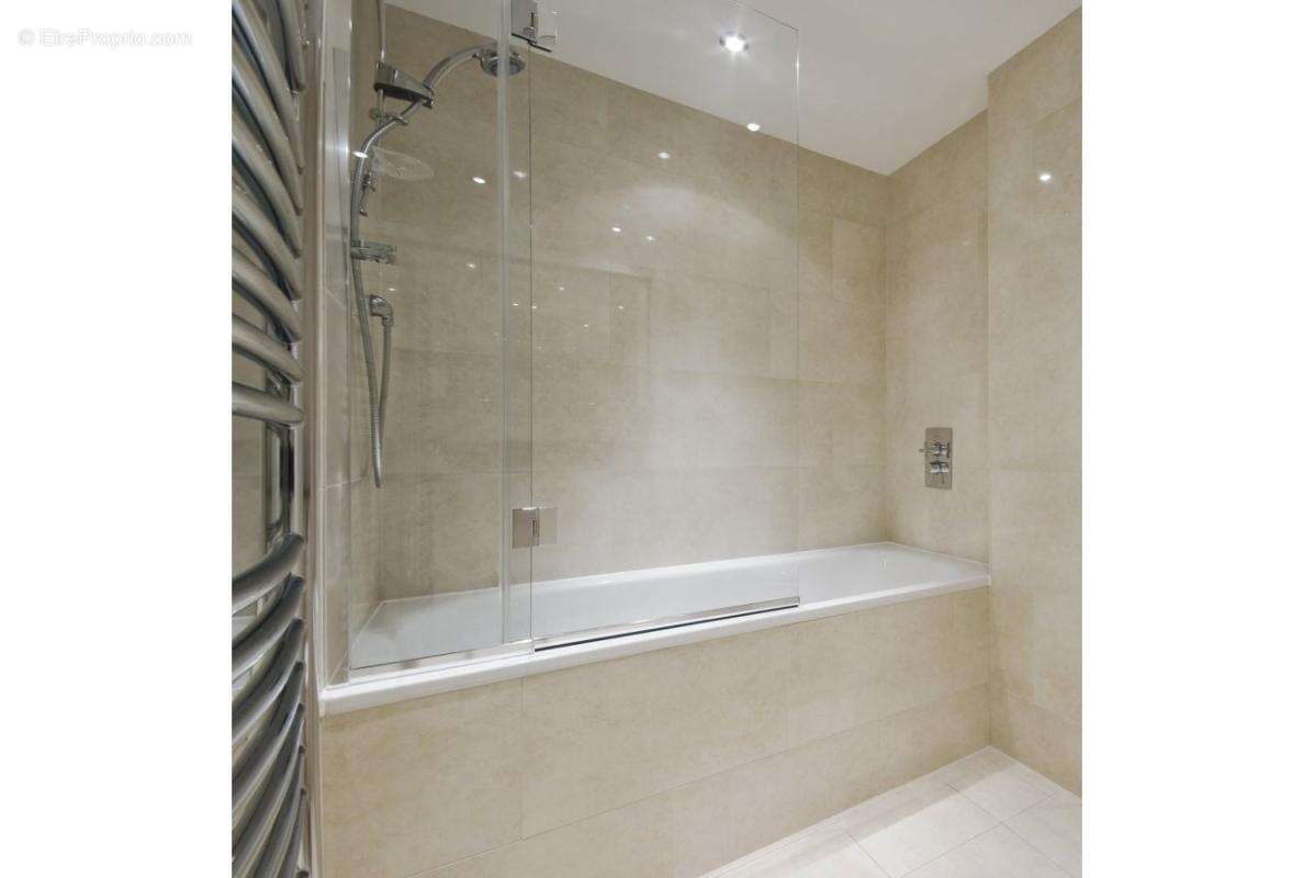 Appartement à LA ROQUE-D'ANTHERON