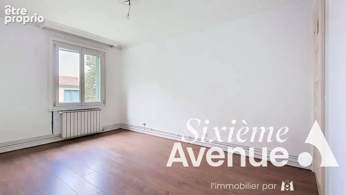 Givors centre  Grand T4 lumineux avec balcon, vue dégagée et cave de 28 m² - photo 8