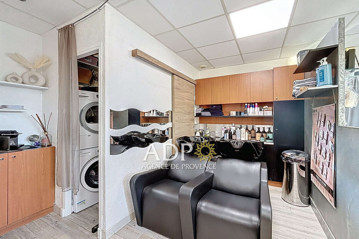 Commerce à VALBONNE