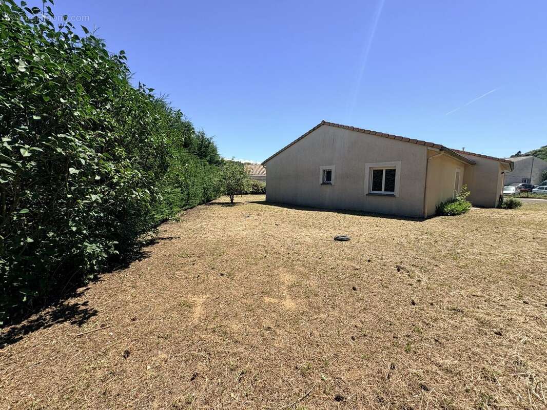 Maison 90 m² à Saint-Donat-Sur-L'herbasse  - photo 2