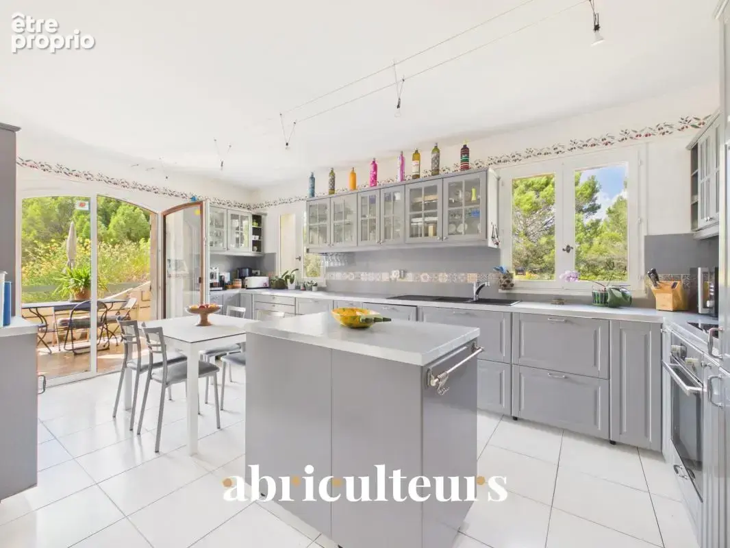 Propriété de 308 m² sur 1 hectare — 8 pièces — Lambesc (13410) - photo 8