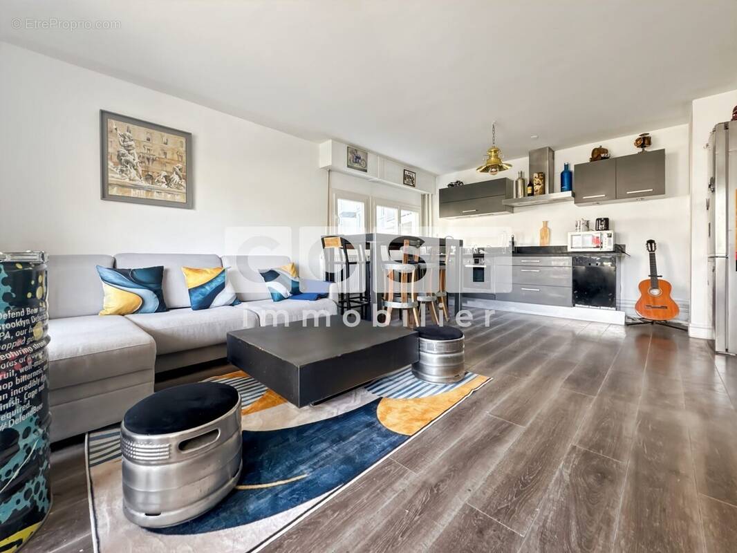 Appartement à COURBEVOIE