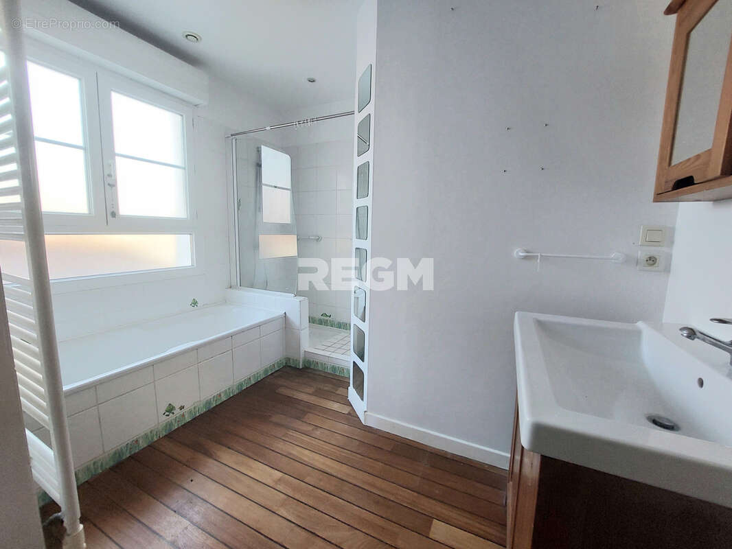 Belle maison rénovée par un architecte de 145 m2 habitable (210 m2 au sol) sur un terrain de 555 m2  - DPE en - photo 11