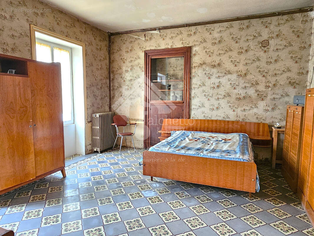 Maison à SAINT-PIERRE-LAVAL