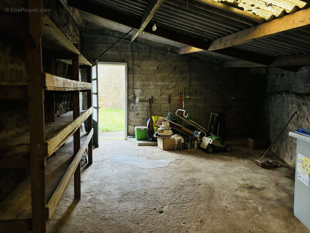 TRELEVERN : Belle maison en pierres proximité immédiate du bourg - photo 8
