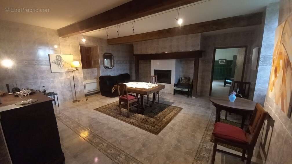 Maison 8 pièces / 235 m² / 199 000 EUR / LAGUIAN-MAZOUS - photo 3