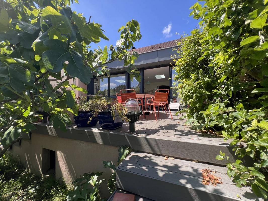 Maison à LES CLAYES-SOUS-BOIS