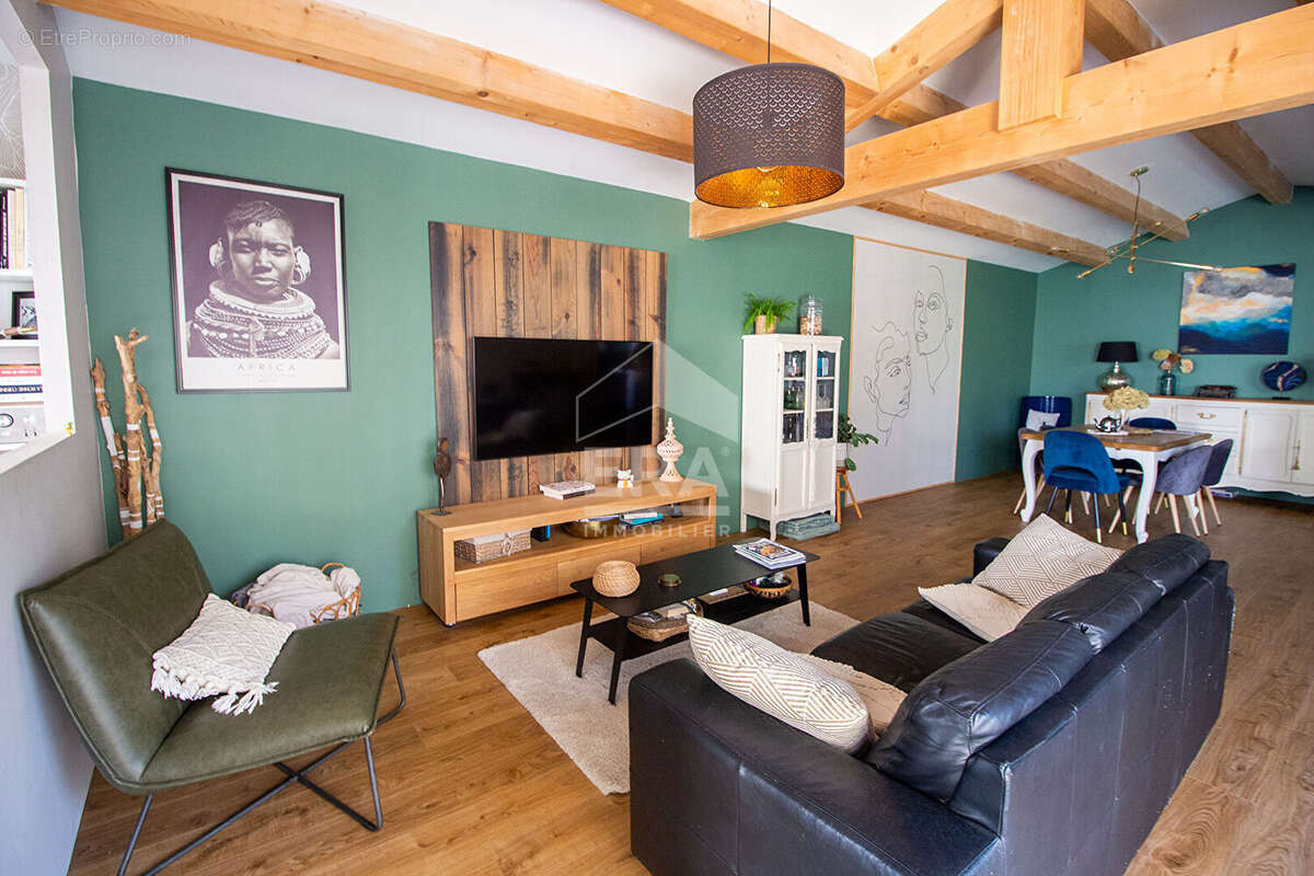 À vendre - Maison contemporaine de plain-pied avec piscine - 152 m² - Saint-Sauveur-d'Aunis - photo 12