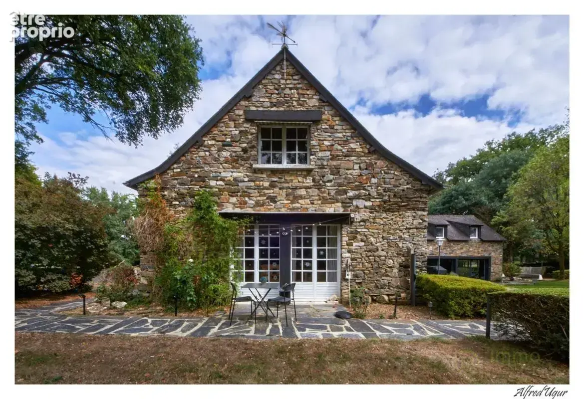 Maison 8 pièces 290 m² à vendre à Guipry (35480) - photo 2