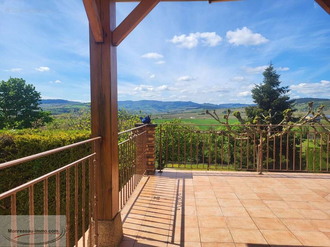 Maison à CHEVAGNY-LES-CHEVRIERES