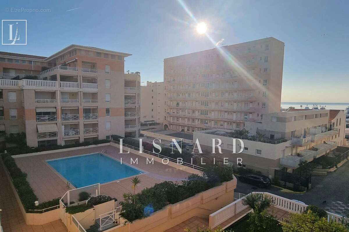 Appartement à VALLAURIS