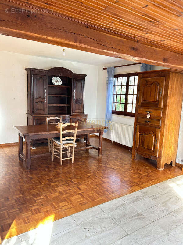 Maison à BELLENGREVILLE