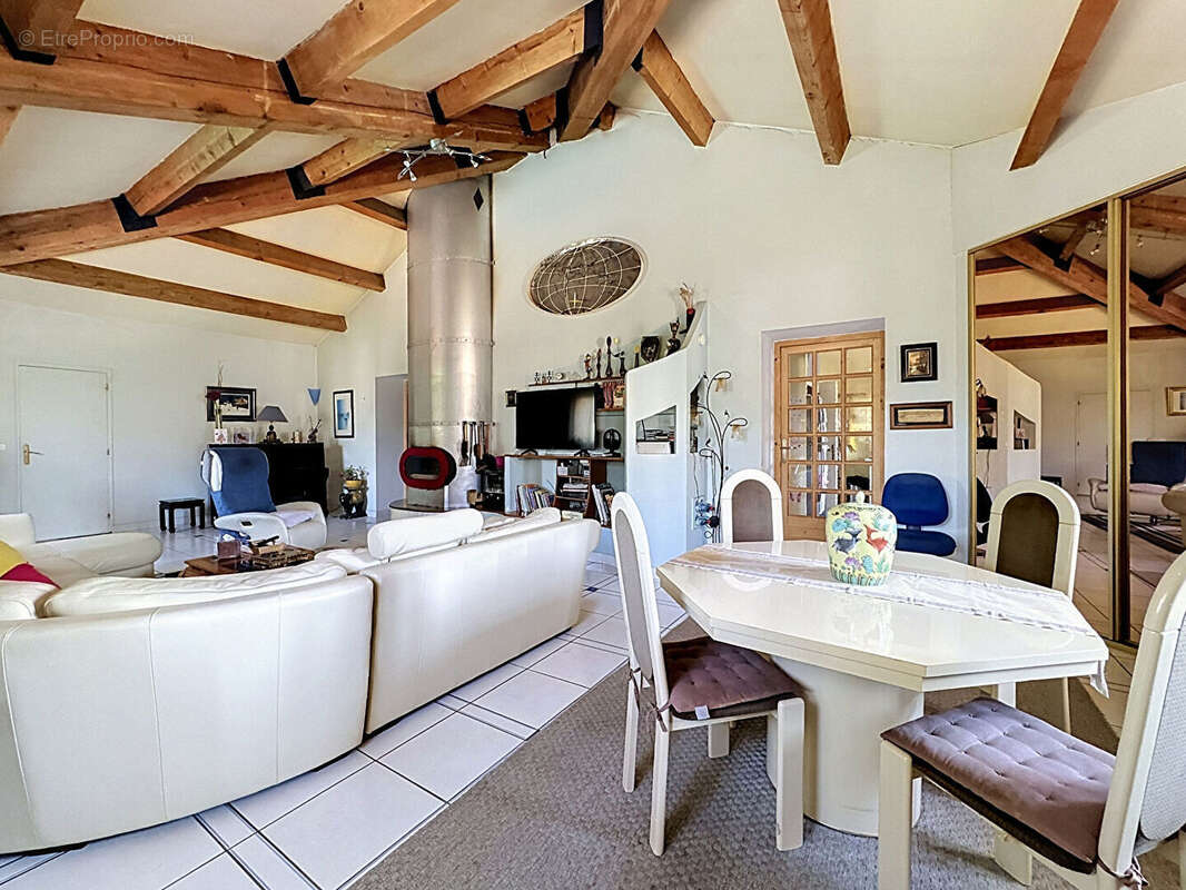 Vendre ensemble immobilier de 395 m² avec piscine à arles - photo 22