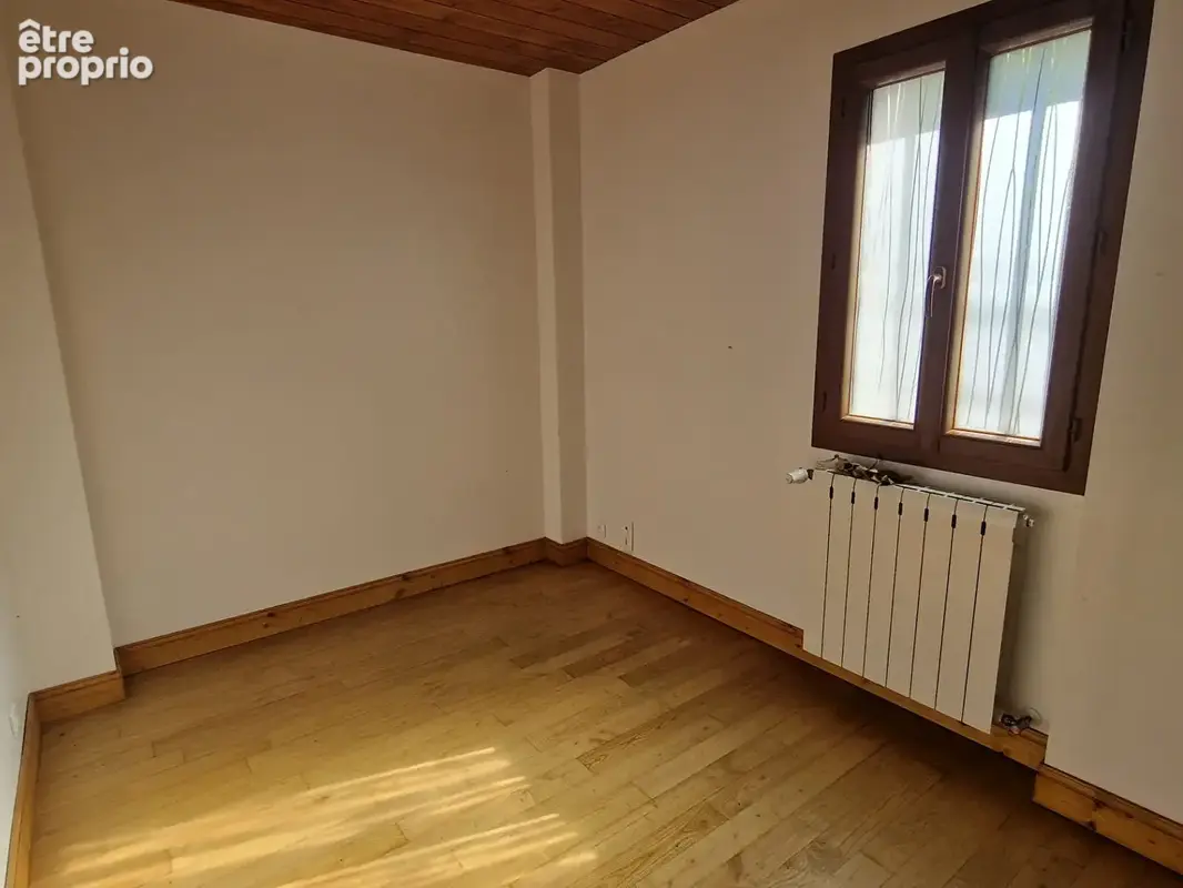 Maison de hameau avec garage et terrain - photo 12