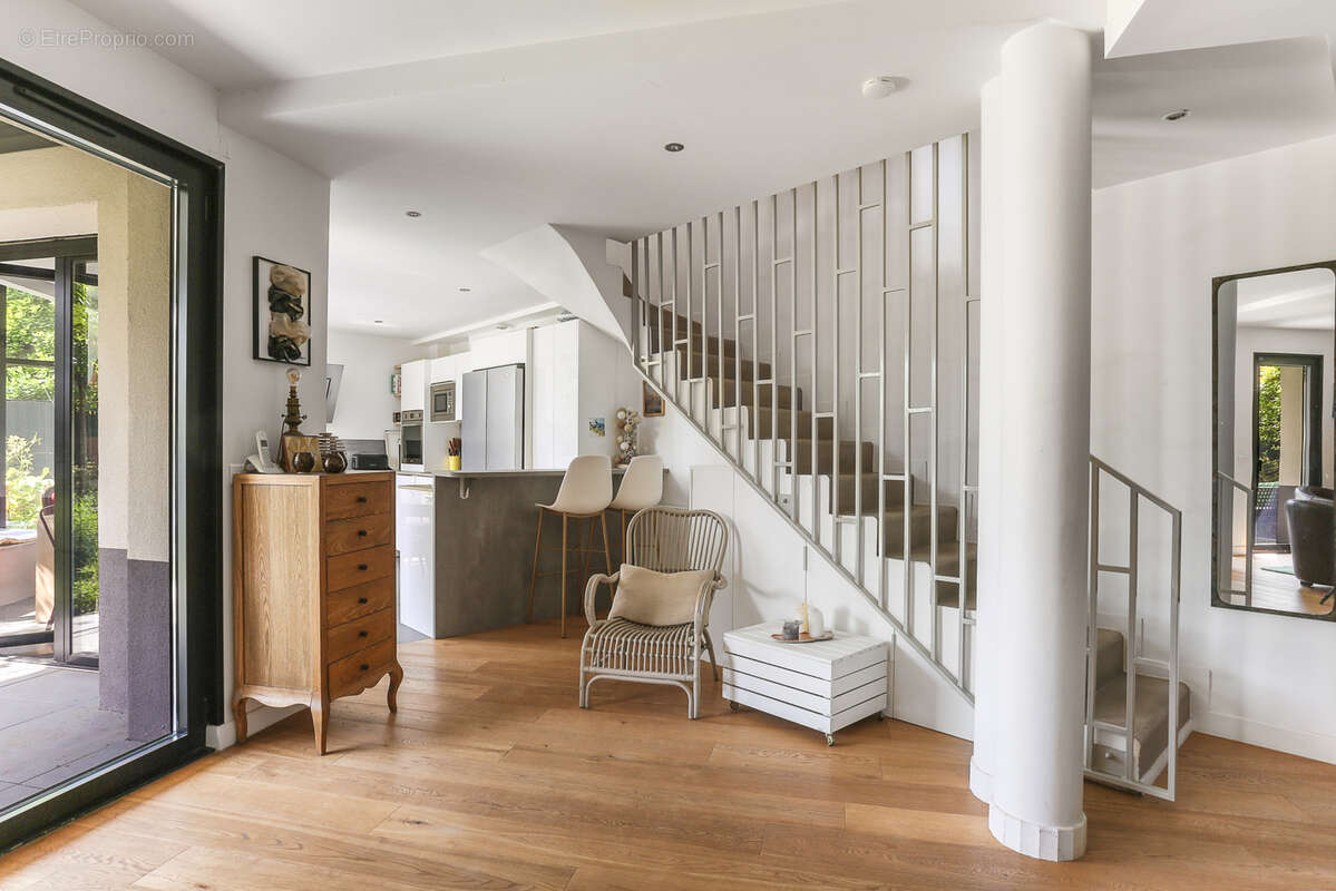 SAINT MAUR DES FOSSES Magnifique appartement comme une maison avec jardin - photo 5