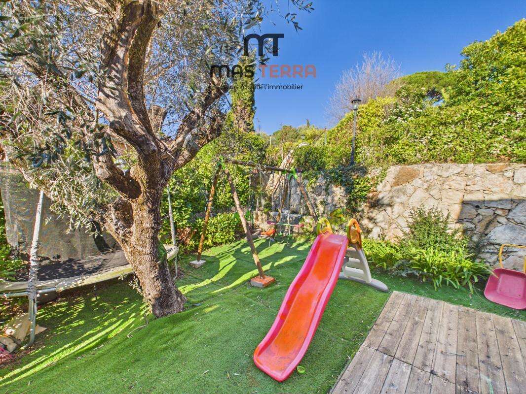 Maison à CHATEAUNEUF-GRASSE