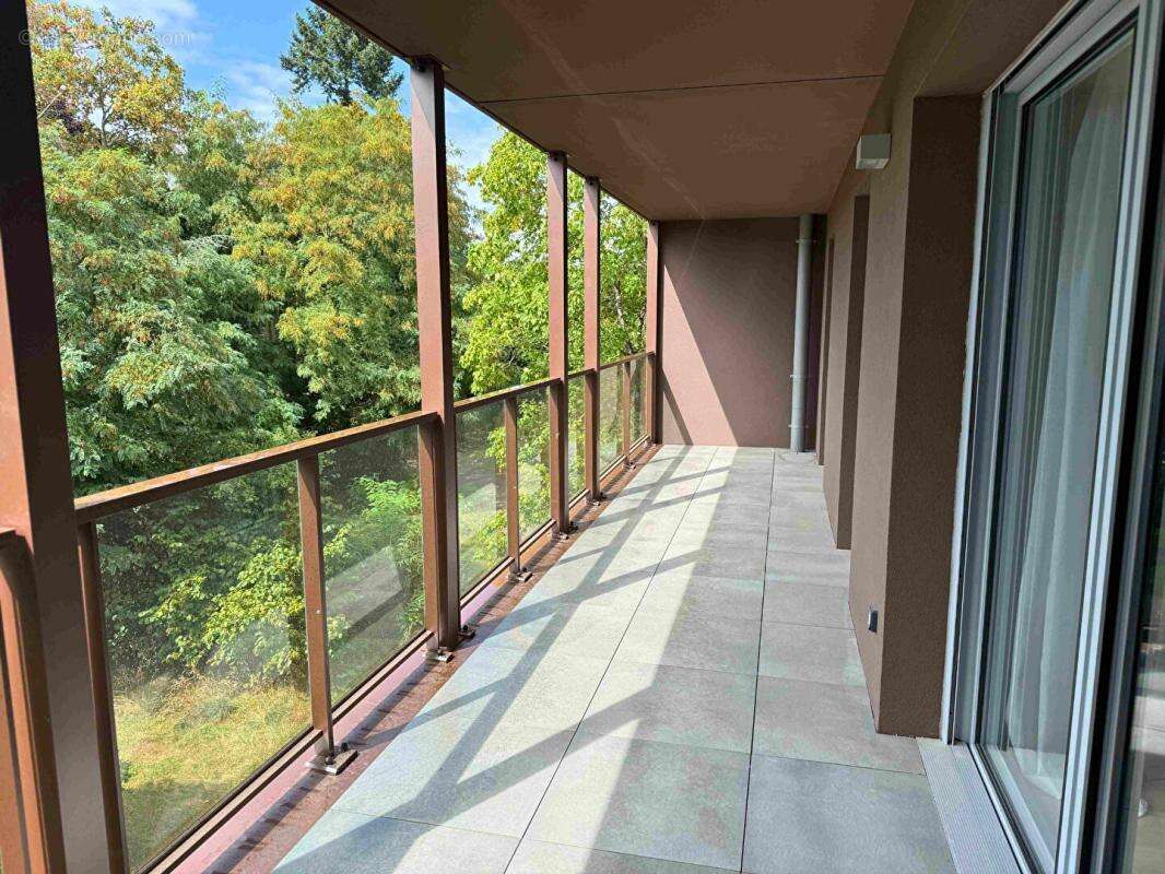 Appartement - Rennes - 3 pièces - 58.8 m2 + Parking + Loggia - Quartier Jeanne d'Arc - photo 3
