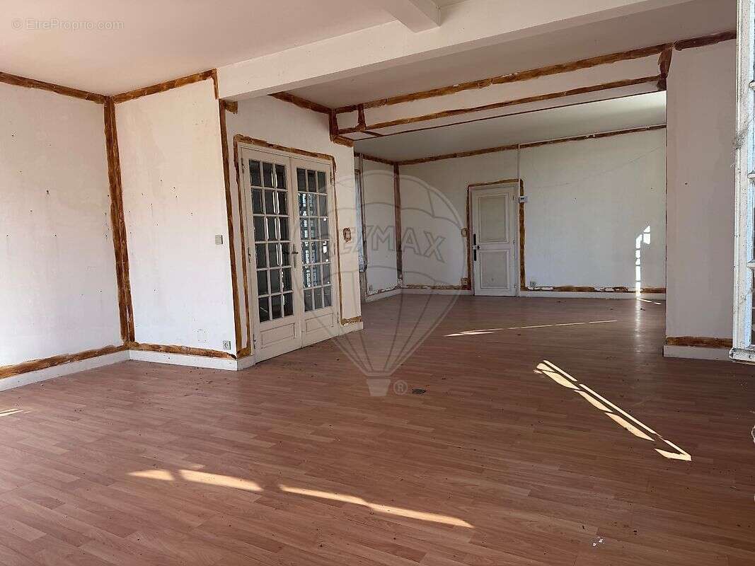 Maison à VARENNES-VAUZELLES