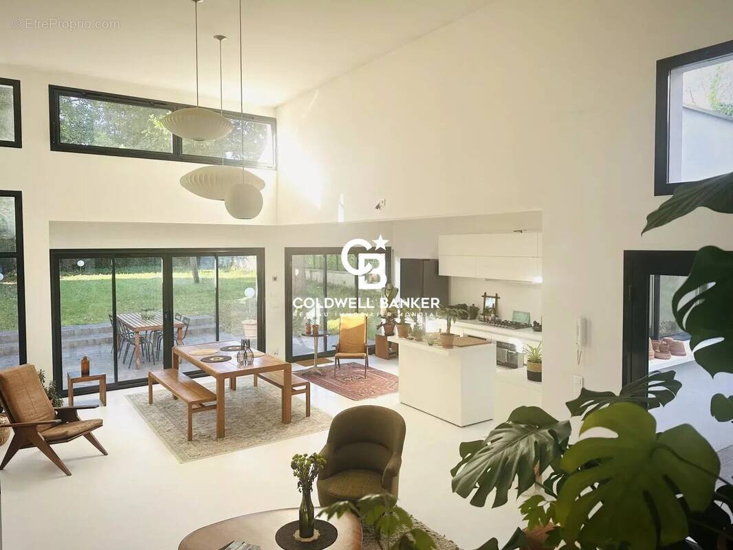 Maison à MARNES-LA-COQUETTE