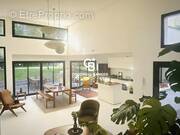 Maison à MARNES-LA-COQUETTE