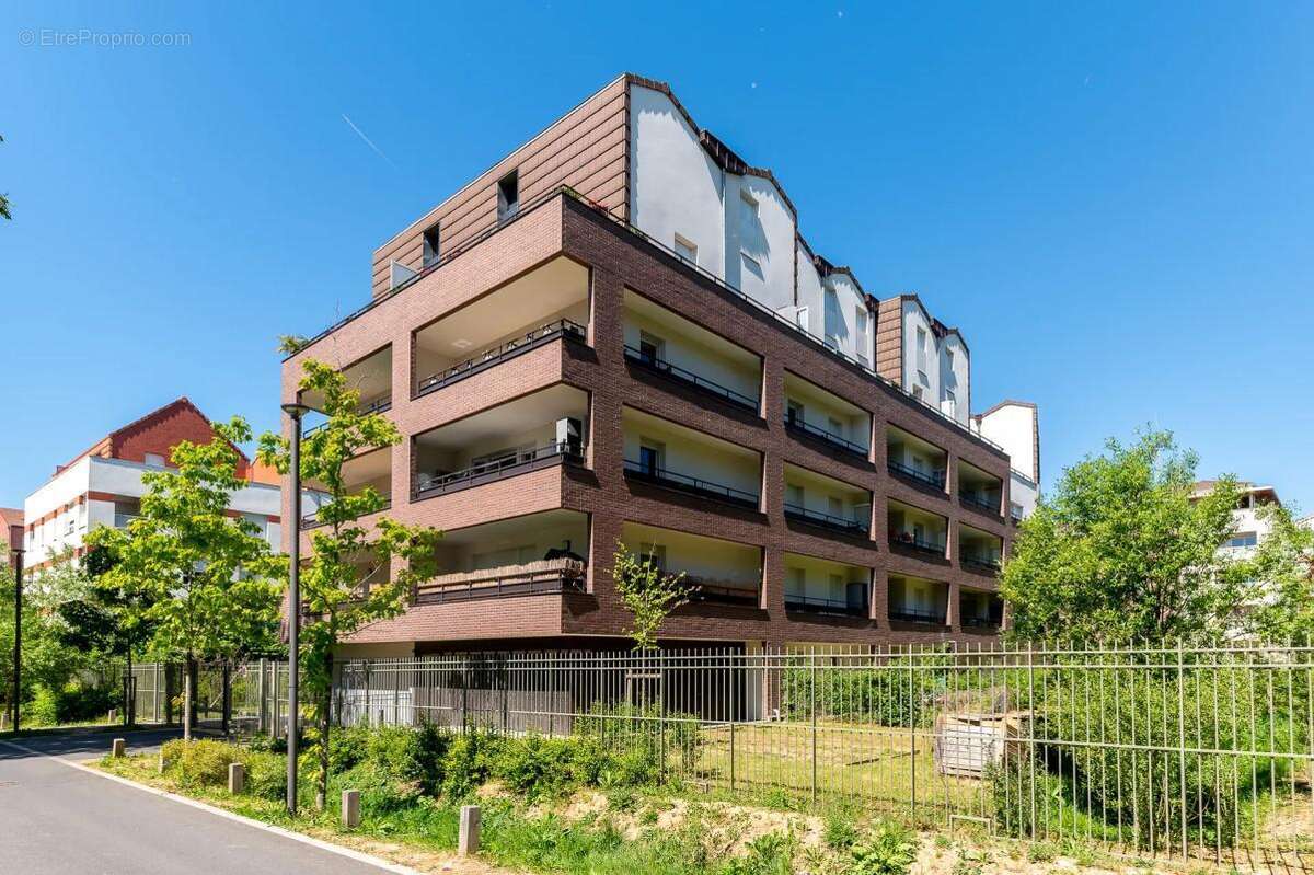 Appartement T4 de 77 m² loué à Neuilly-sur-Marne - photo 2