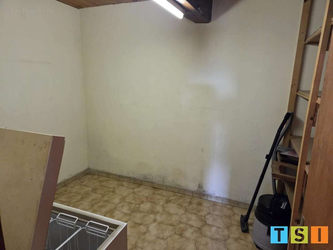 Ancienne ferme composée de deux maisons, 170 m² + nombreuses dépendances sur 3950 m² - photo 19