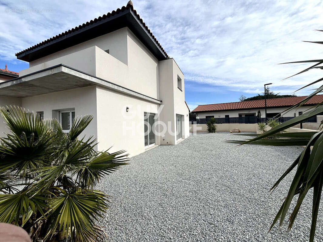 Maison à LAROQUE-DES-ALBERES