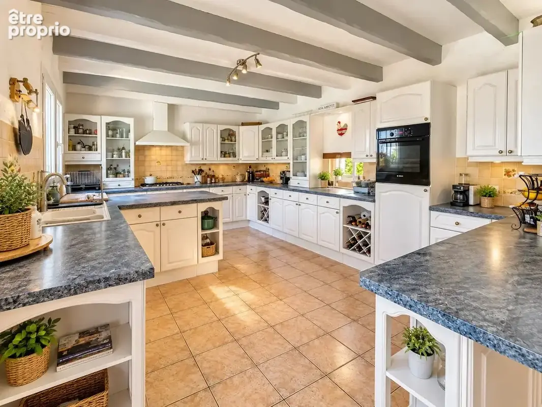 Grande maison familiale de 185 m² avec piscine, dépendances et env. 9 000 m² de terrain - photo 3