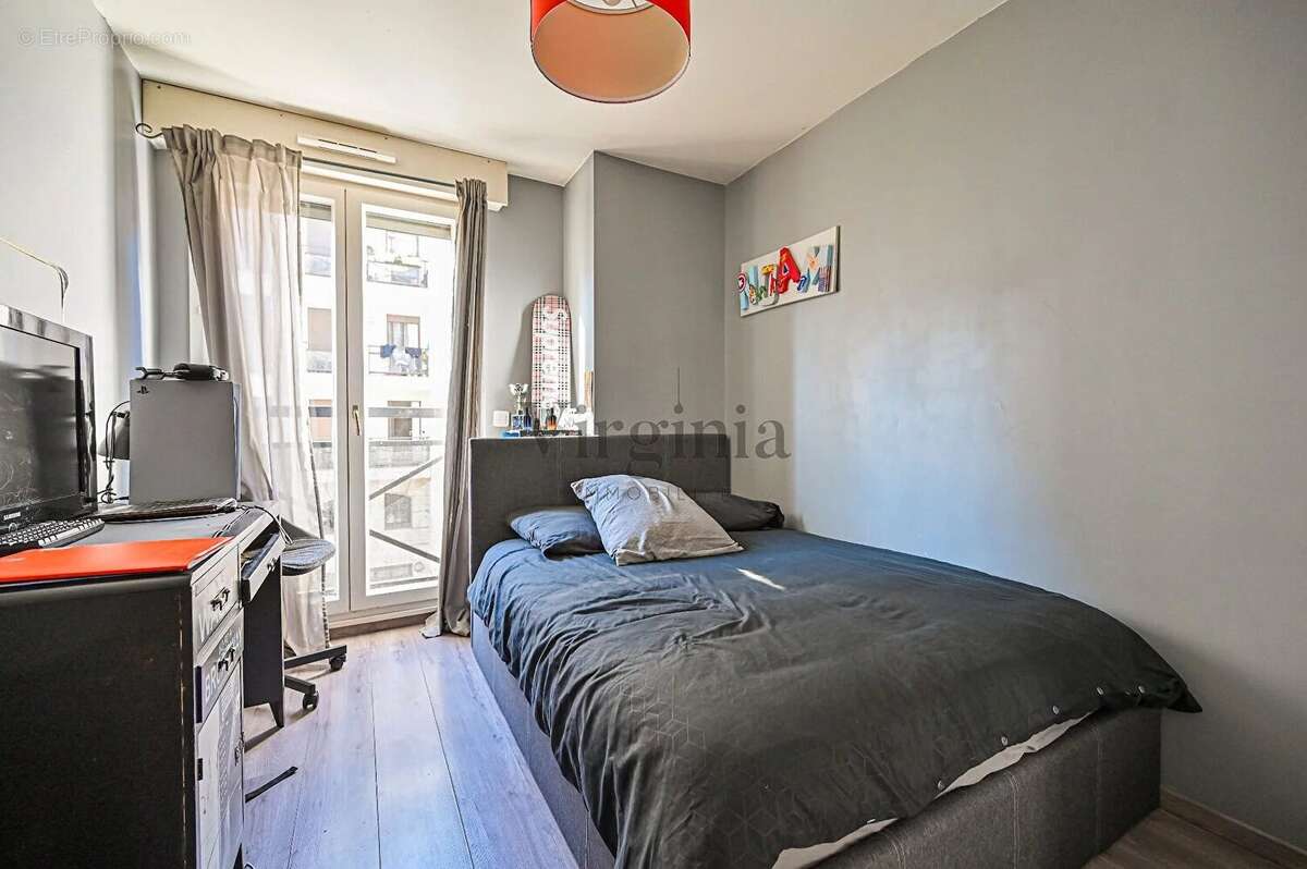 Appartement à CHARENTON-LE-PONT