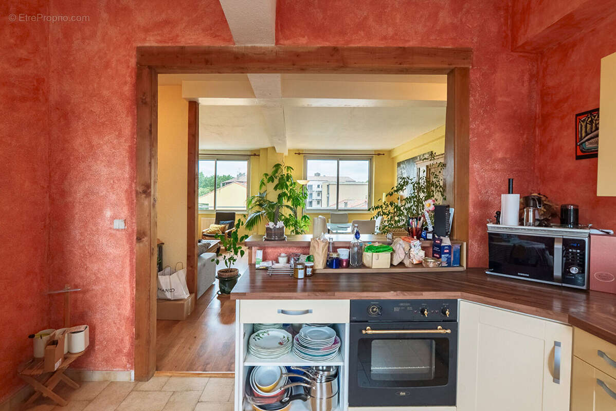 CARCASSONNE - PALAIS - GAMBETTA Appartement T3 99 m² avec vue Cité, cave et possibilité de garage - photo 5